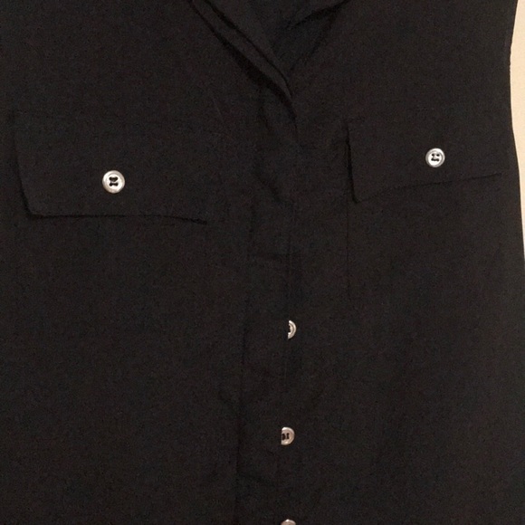 ☀️BLACK SLEEVELESS BLOUSE - Picture 2 of 4